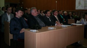В залата сред гражданите бяха и кандидатите за общински съветници и кметове на селата 