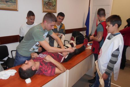Младежите от БМЧК – Тетевен с проведен курс за оказване на първа долекарска помощ