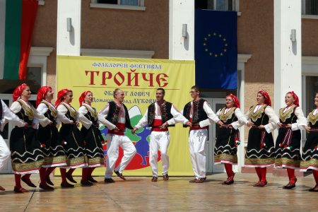 В Луковит се проведе четвъртото издание на фолклорен фестивал „Тройче“ – област Ловеч