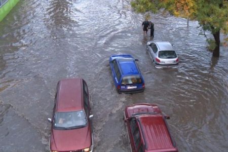 Пороите продължават с нова сила във вторник