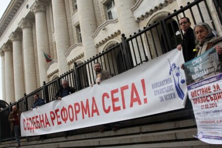 Политически проксита пак яхнаха общественото недоволство, за да атакуват прокуратурата
