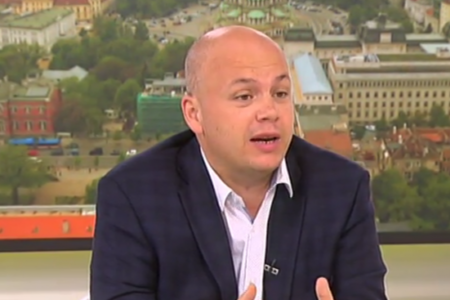 Кървав съюзнически инцидент: Въстаничка от „Дай България“ цапардоса депутат от БСП на протеста